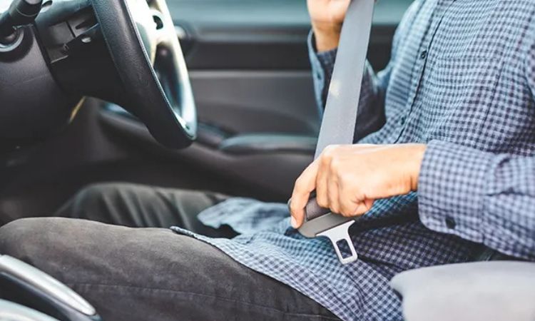 Pros and Cons of Seat Belts